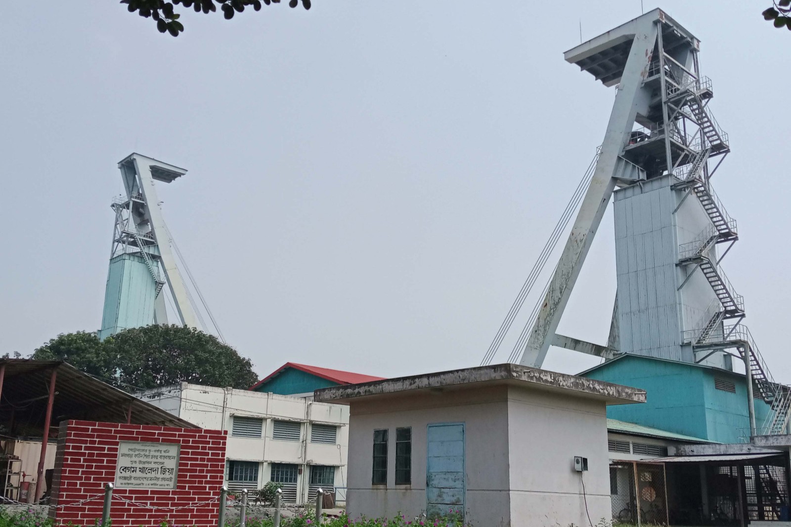 দীর্ঘ বিরতির পর উৎপাদনে ফিরল মধ্যপাড়া পাথর খনি